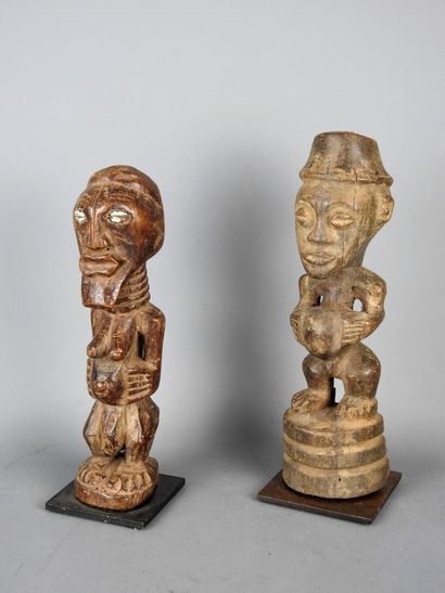 SONGYE, RDC : Deux statues de pouvoir en...