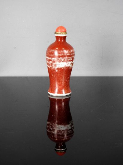 CHINA - 19th century
Baluster-shaped snuff...