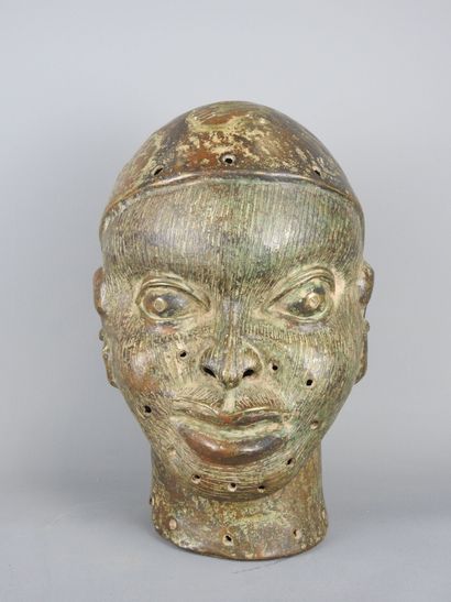 NIGERIA 
Tête de reine IFE au visage recouvert...
