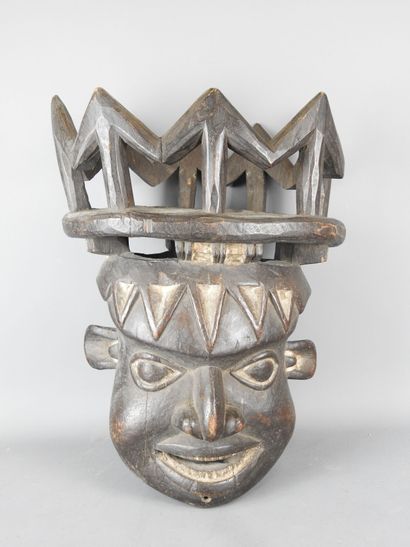 BABANKI, Grassland : 
Carved wood
Helmet...