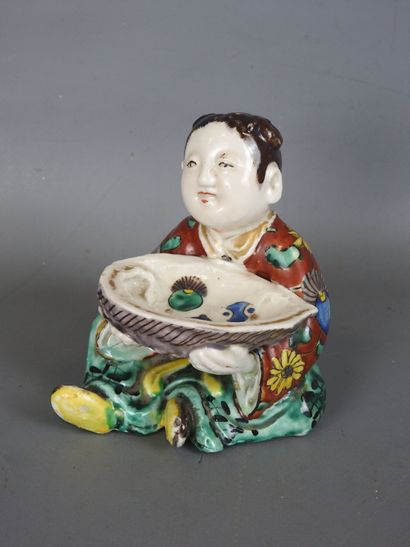CHINE : Sujet en porcelaine polychrome représentant...