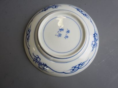 CHINE : Trois coupelles en porcelaine blanc...