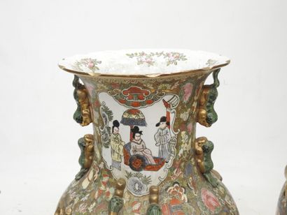 CHINA, Canton: Pair of large baluster-shaped...