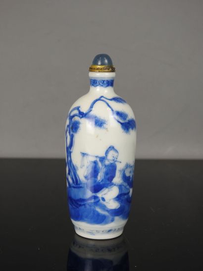 CHINA - 19th century
Blue-white porcelain...