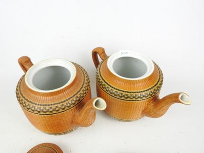VIETNAM : Partie de service de table en porcelaine...