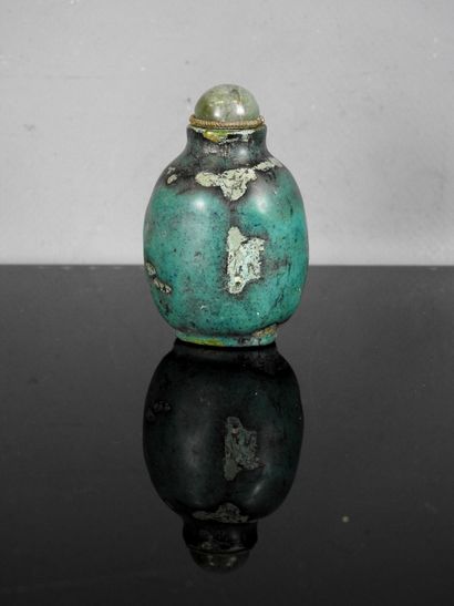 CHINA - 19th century
Carved turquoise snuff...