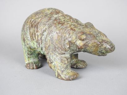 CHINE : Ours en bronze doré. H : 4 - L :...