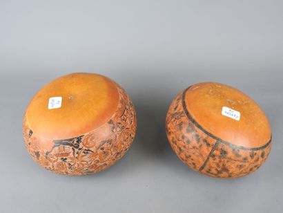 PERU 
Two coloquintes with rich engraved...