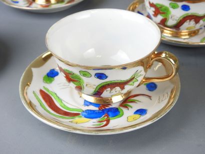INDOCHINE : Partie de service à thé en porcelaine...