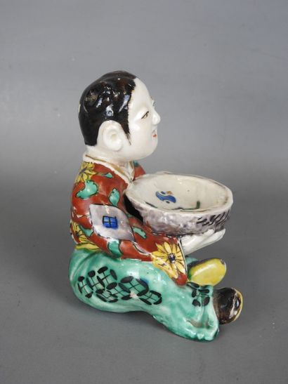 CHINE : Sujet en porcelaine polychrome représentant...