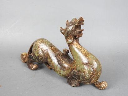 CHINE : Dragon en pierre verte et bronze....