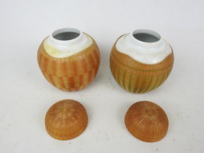 VIETNAM : Partie de service de table en porcelaine...