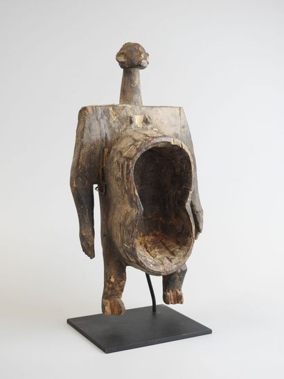 Rare et ancienne coupe figurative «Gbene»,...
