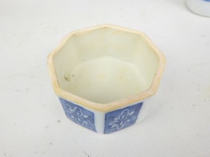 CHINE : Pot à gingembre de forme quadrilobée...