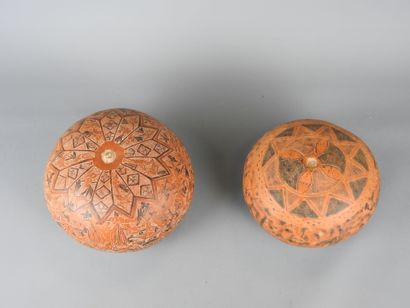 PERU 
Two coloquintes with rich engraved...