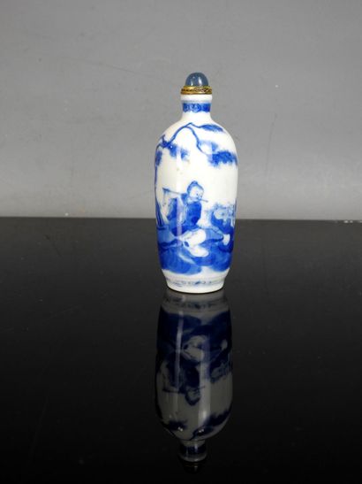 CHINA - 19th century
Blue-white porcelain...