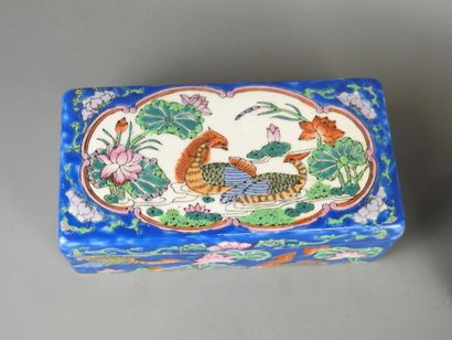 CHINA: Rectangular porcelain box decorated...