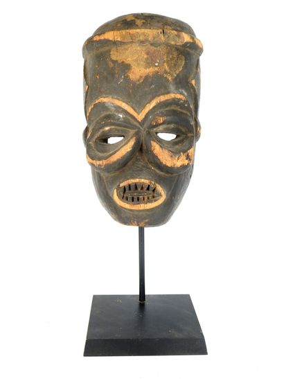IBIBIO, Nigeria
Wood, dark patina
Dance mask...
