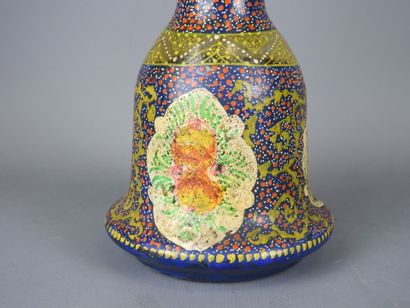 VASE à NARGUILE OTTOMAN en verre peint à...