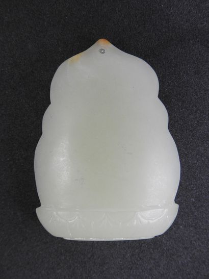 Carved jade haloed BUDDHA. 4x3cm
