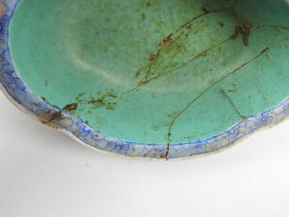 CHINE : coupe ovale en porcelaine à décor...