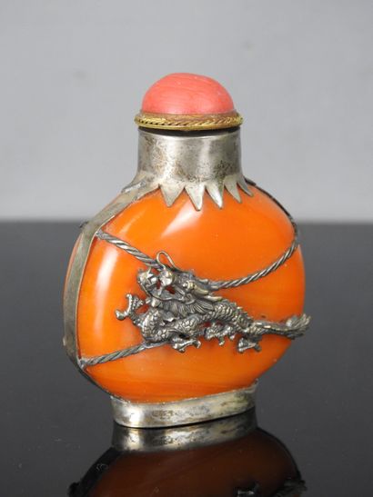 CHINA - 20th century
Metal-mounted orange...
