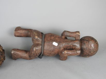 CONGO : Statue féminine et boule de justice...