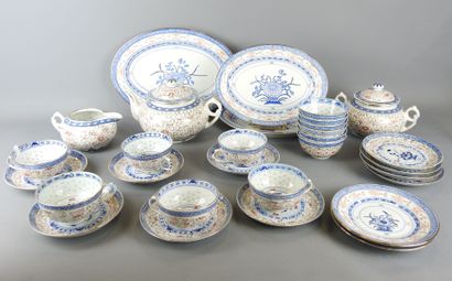 CHINE : Partie de service de table en porcelaine...