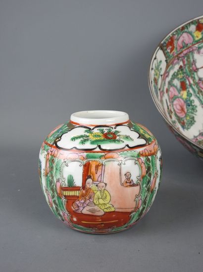 CHINE, Canton : Coupe saladier en porcelaine...