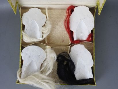 CHINE - Wuxi : 4 petits masques en argile...