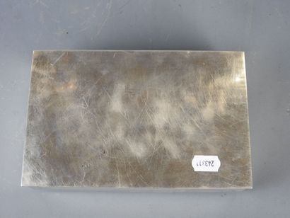 CIGARETTE BOX in sterling silver with niello...