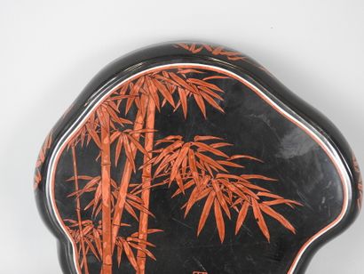 JAPAN: Polylobed lacquered wood box with...