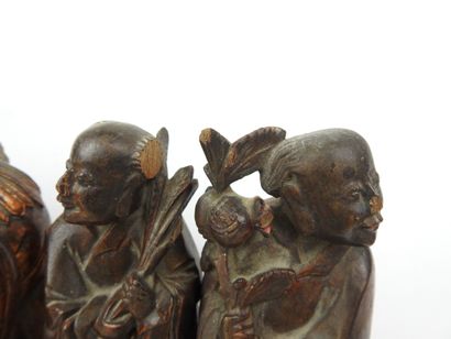 CHINE ou VIETNAM: Neuf statuettes en bois...