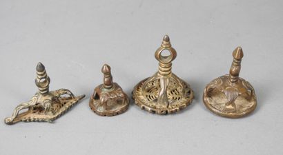 INDES - Moghol : 3 petits tampons en bronze...