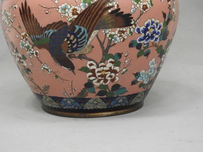 JAPON : Importante vasque en bronze à décor...