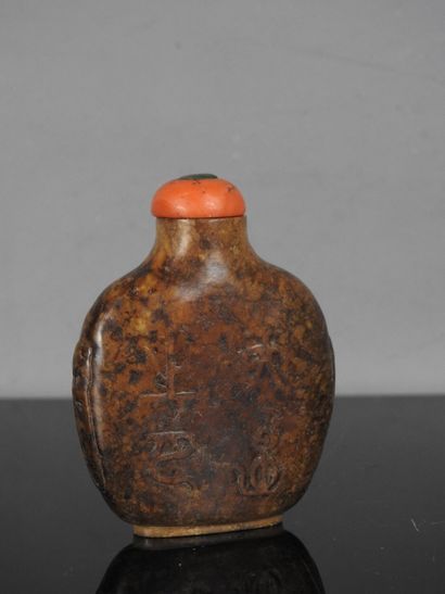 CHINA - 19th century
Flat-shaped brown jade...
