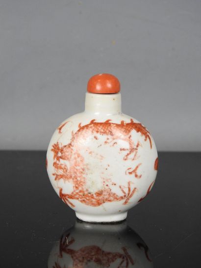 CHINA - Circa 1900
Porcelain baluster-shaped...