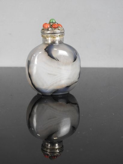 CHINE - XXe siècle
Flacon tabatière en agate...