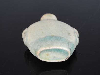 CHINA - Circa 1900
Flat-shaped snuff bottle...