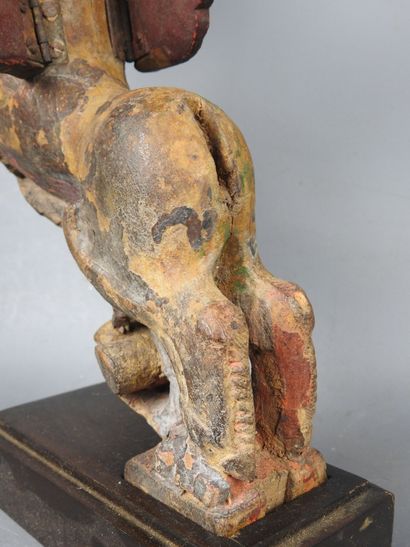 INDE : Paire de chimères ailées en bois sculpté,...