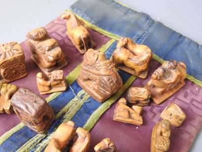 MONGOLIE : Trois jeux d'échec anciens avec...