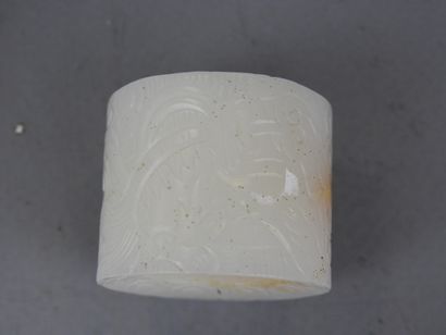 DISQUE BI en jade veiné rouille. Haut : ...