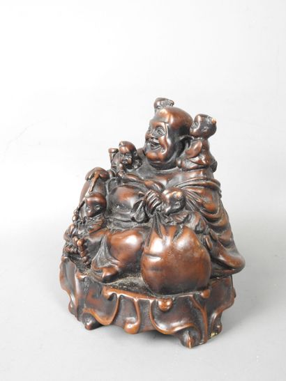 CHINE : Groupe en bois sculpté représentant...