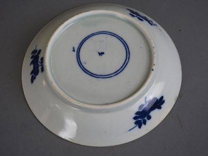 CHINE : Deux coupelles en porcelaine blanc...