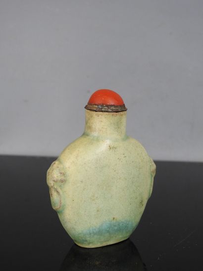 CHINA - Circa 1900
Flat-shaped snuff bottle...