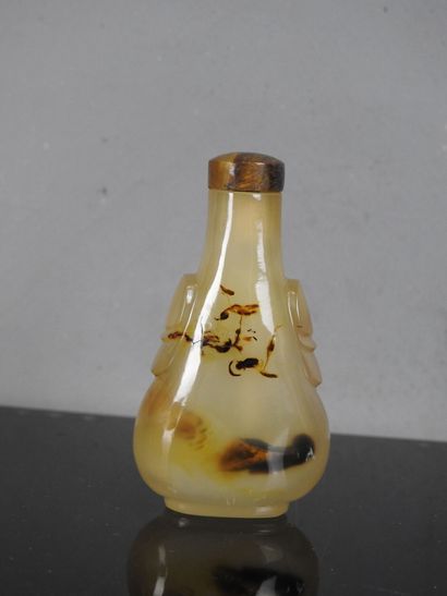 CHINE - XXe siècle
Flacon tabatière à panse...