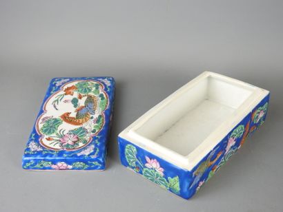 CHINA: Rectangular porcelain box decorated...