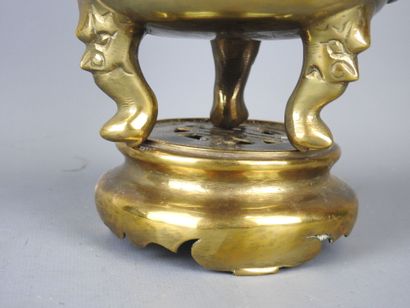 BRULE PARFUM en bronze et laiton doré reposant...