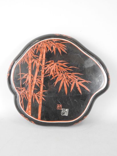 JAPAN: Polylobed lacquered wood box with...