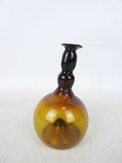 BALSAMAIRE in amber glass. H. 12 cm . Firing...